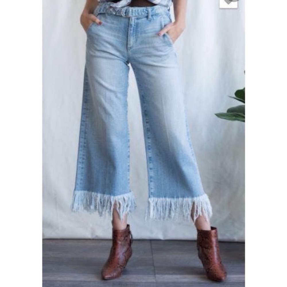 Sneak Peek High Rise Wide Leg Frayed Fringe Hem Jeans Light Wash Blue Size 11/30